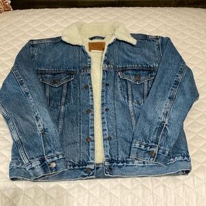 Vintage Levi’s men’s Sherpa jacket. Medium.